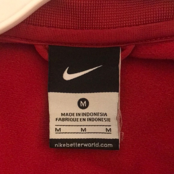 Selling a red Nike jacket price is nogotioble - Picture 2 of 2